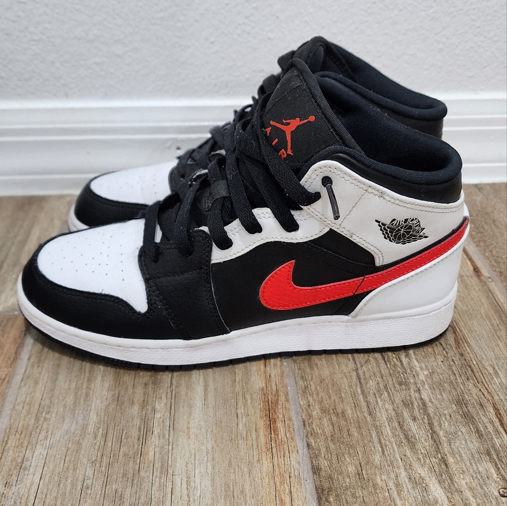 Air Jordan 1 Mid GS 'Chile Red'